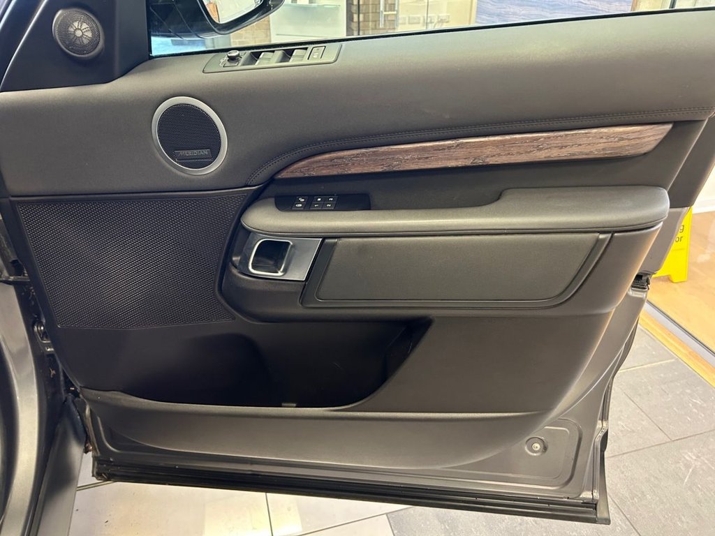 Used Land Rover Discovery 2017 for sale - 77212510: Photo 11