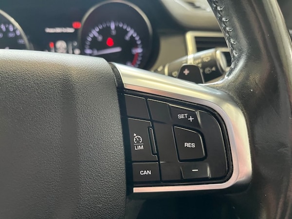 Used Land Rover Discovery Sport 2015 for sale - 76323317: Photo 16