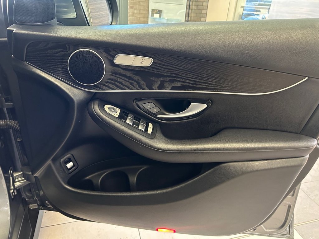 Used Mercedes-Benz GLC 2019 for sale - 76739937: Photo 12