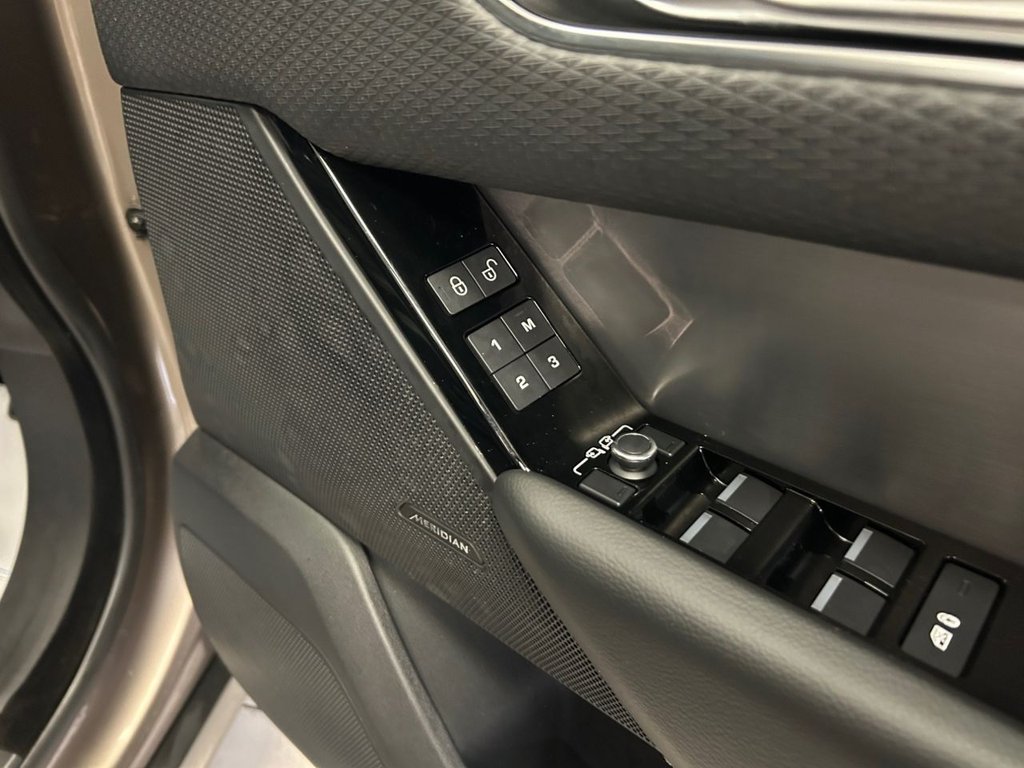 Used Land Rover Range Rover Velar 2019 for sale - 76985751: Photo 11