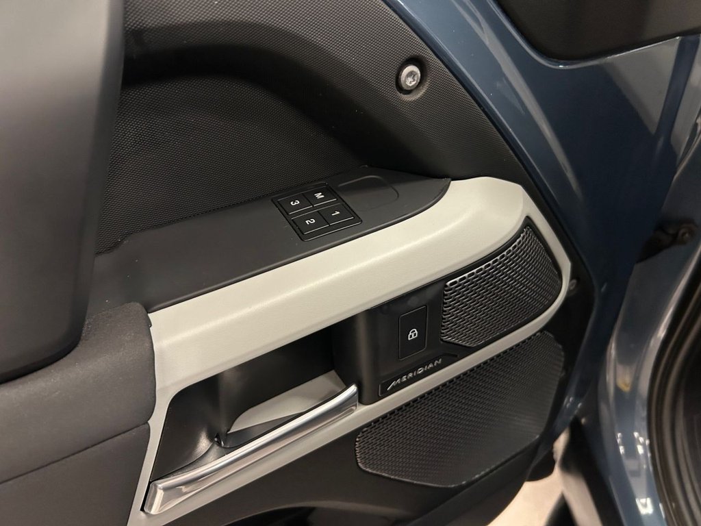 Used Land Rover Defender 2023 for sale - 77262941: Photo 30