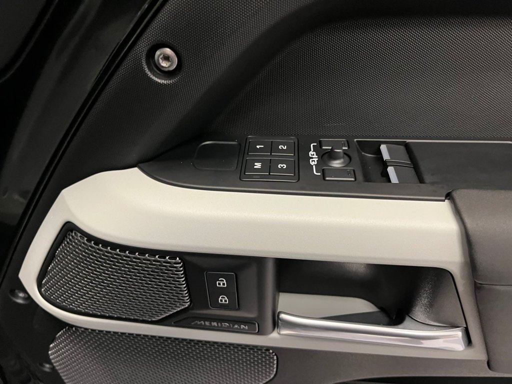 Used Land Rover Defender 2024 for sale - 76406979: Photo 10