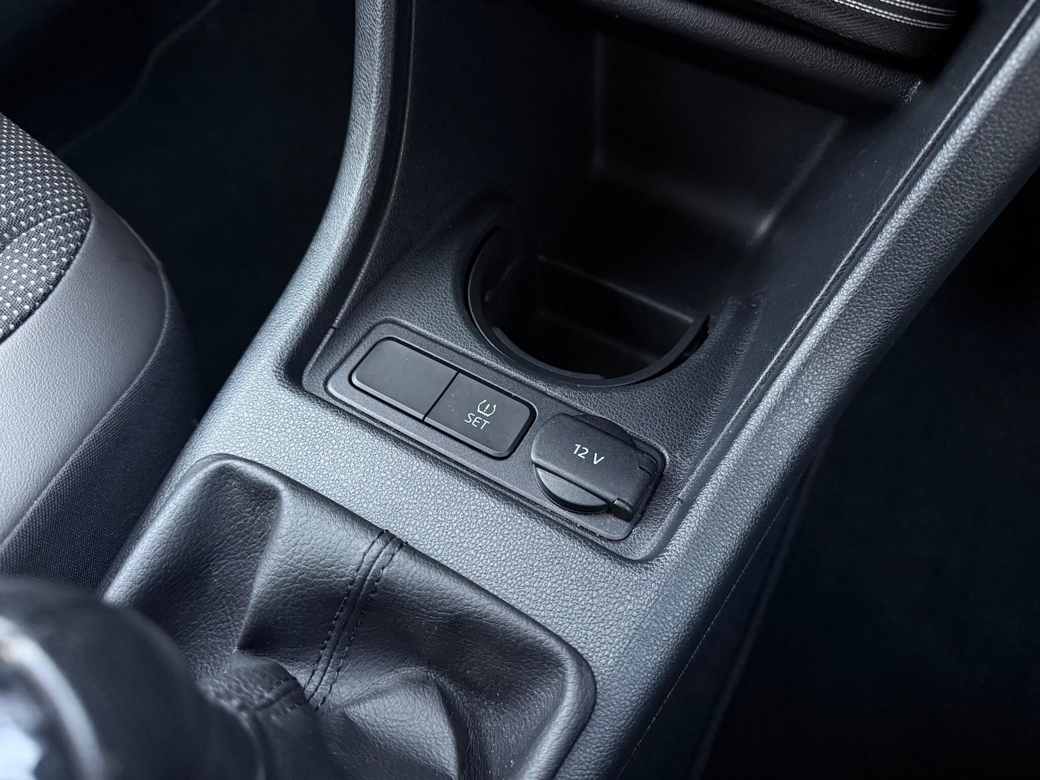 Used Volkswagen up! 2015 for sale - 76855697: Photo 27