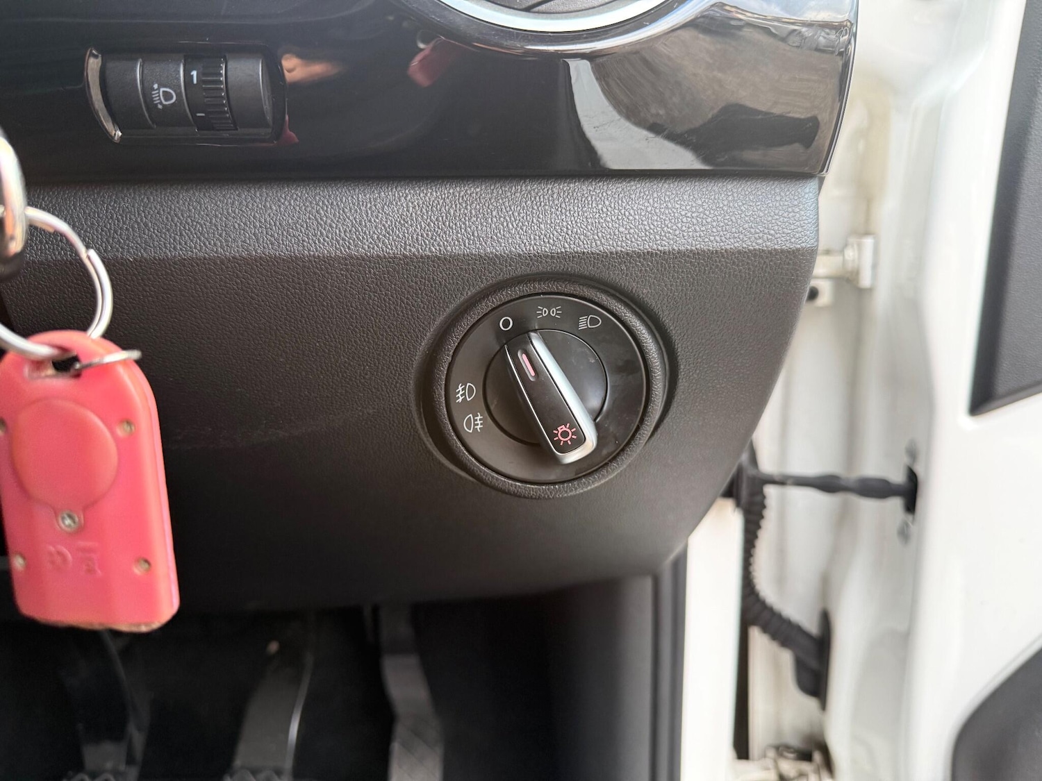 Used Volkswagen up! 2015 for sale - 76855697: Photo 31