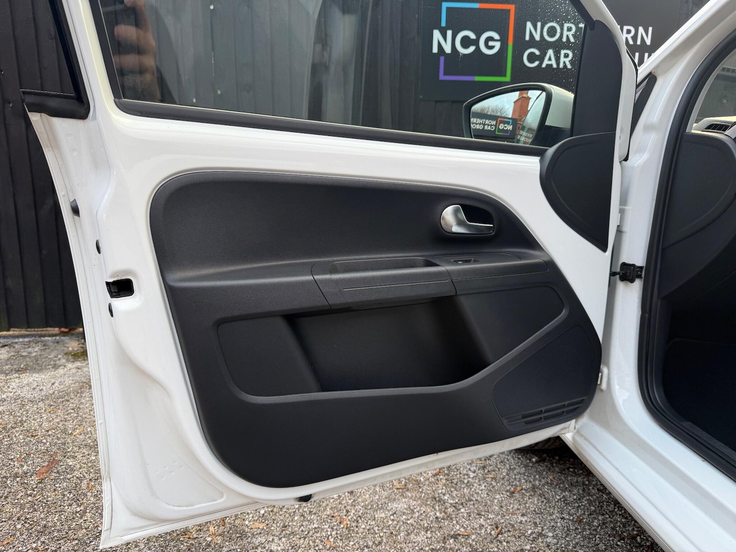 Used Volkswagen up! 2015 for sale - 76855697: Photo 40