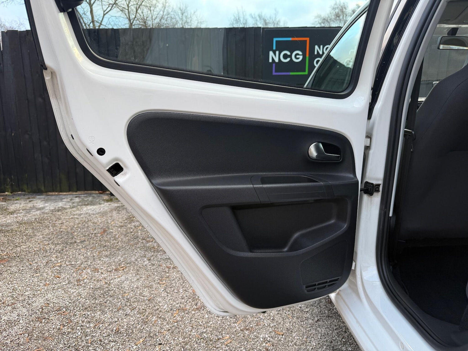 Used Volkswagen up! 2015 for sale - 76855697: Photo 45