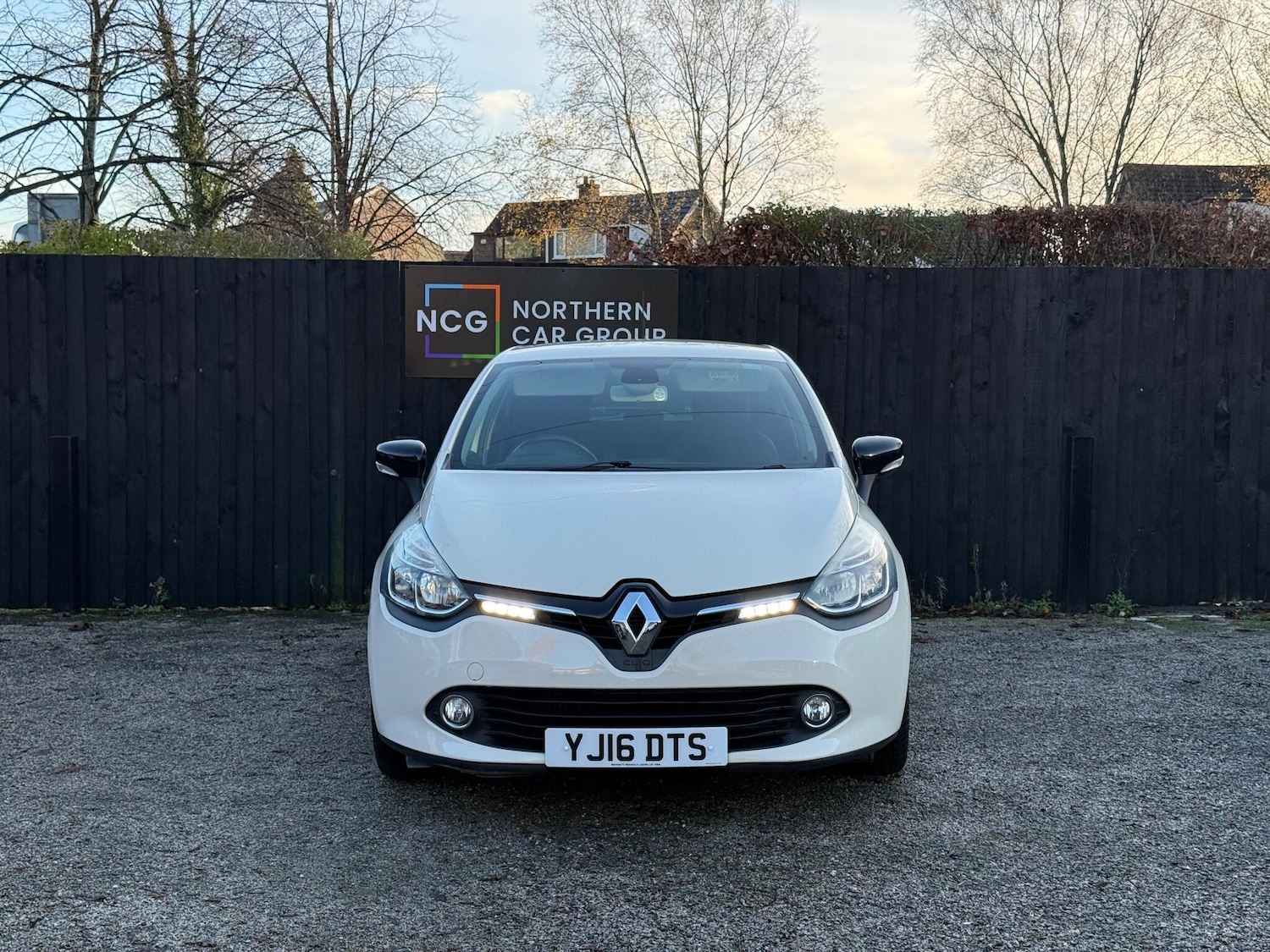 Used Renault Clio 2016 for sale - 76727414: Photo 2