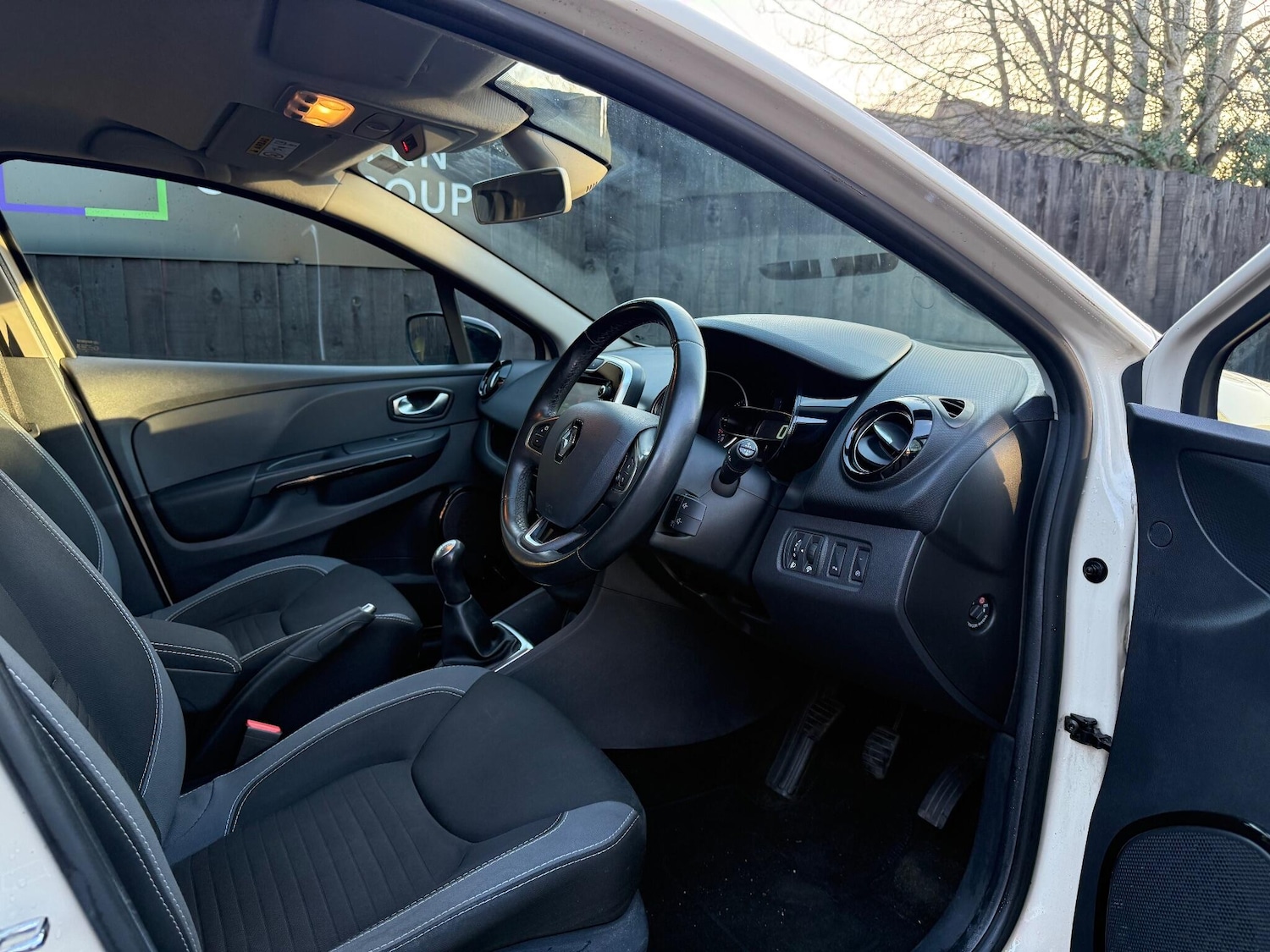 Used Renault Clio 2016 for sale - 76727414: Photo 24