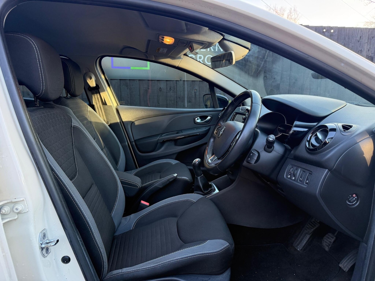 Used Renault Clio 2016 for sale - 76727414: Photo 25