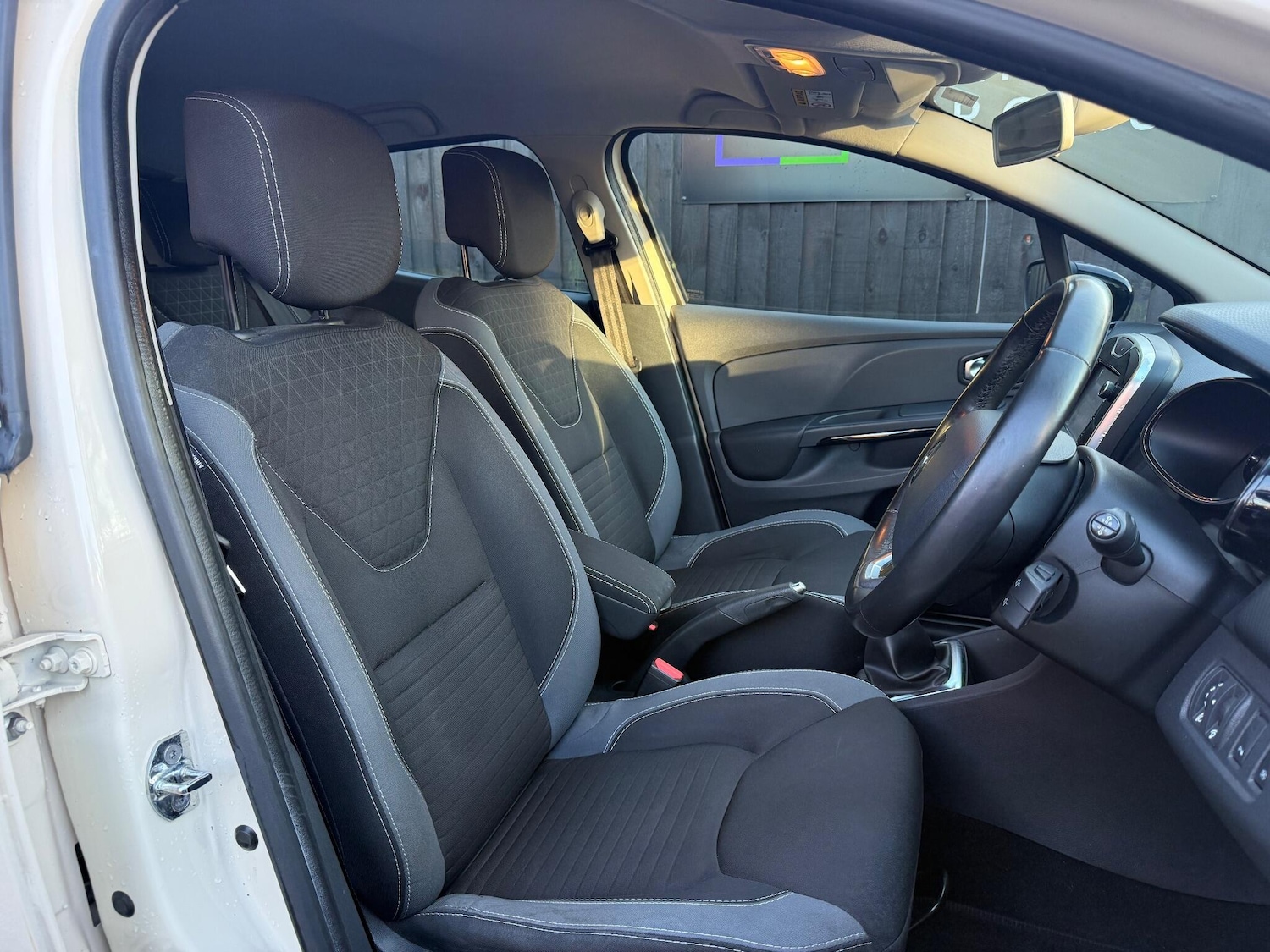 Used Renault Clio 2016 for sale - 76727414: Photo 26