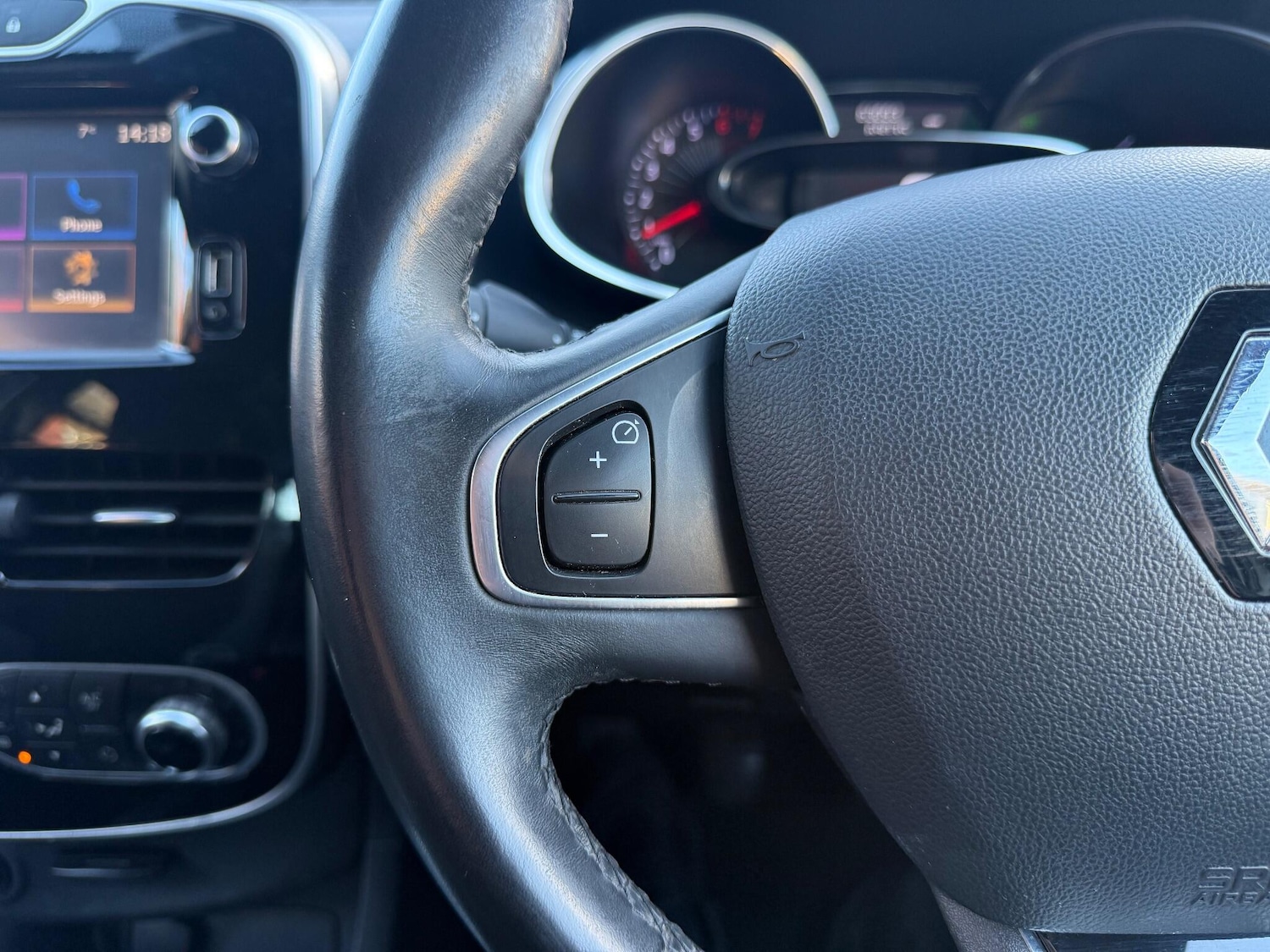 Used Renault Clio 2016 for sale - 76727414: Photo 27