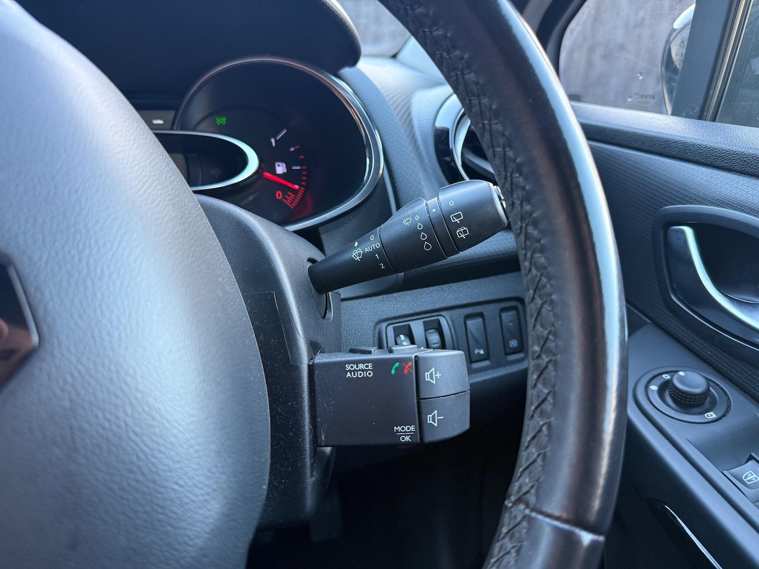 Used Renault Clio 2016 for sale - 76727414: Photo 30