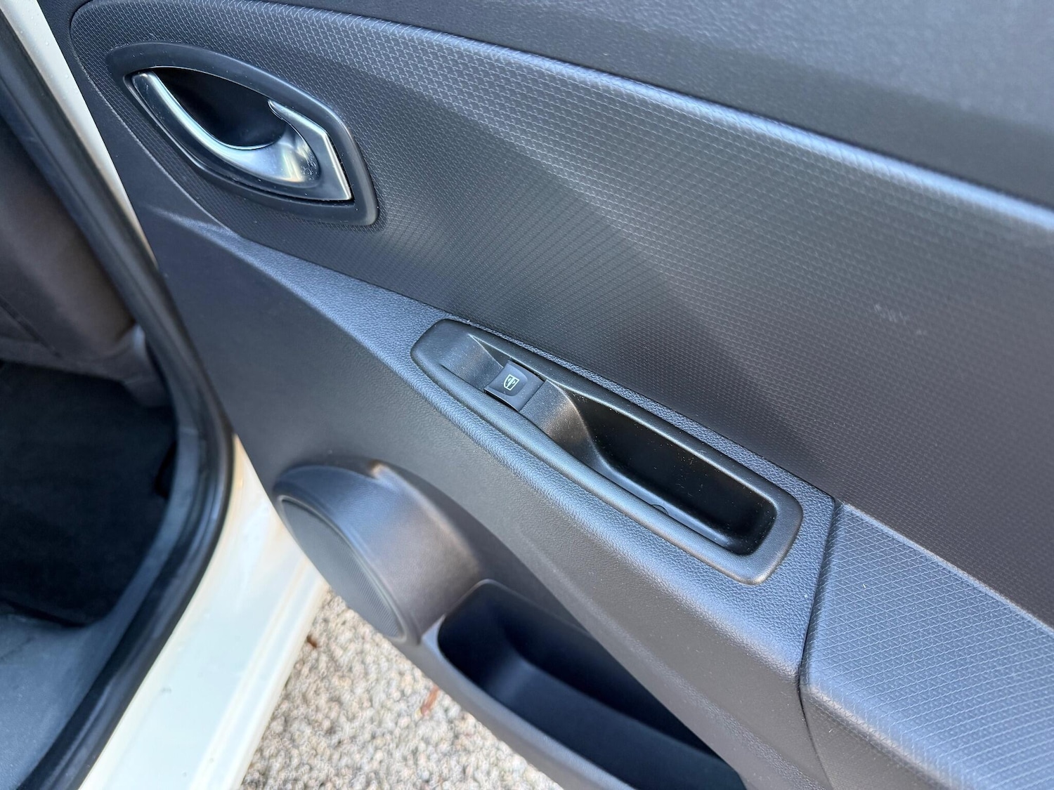 Used Renault Clio 2016 for sale - 76727414: Photo 32