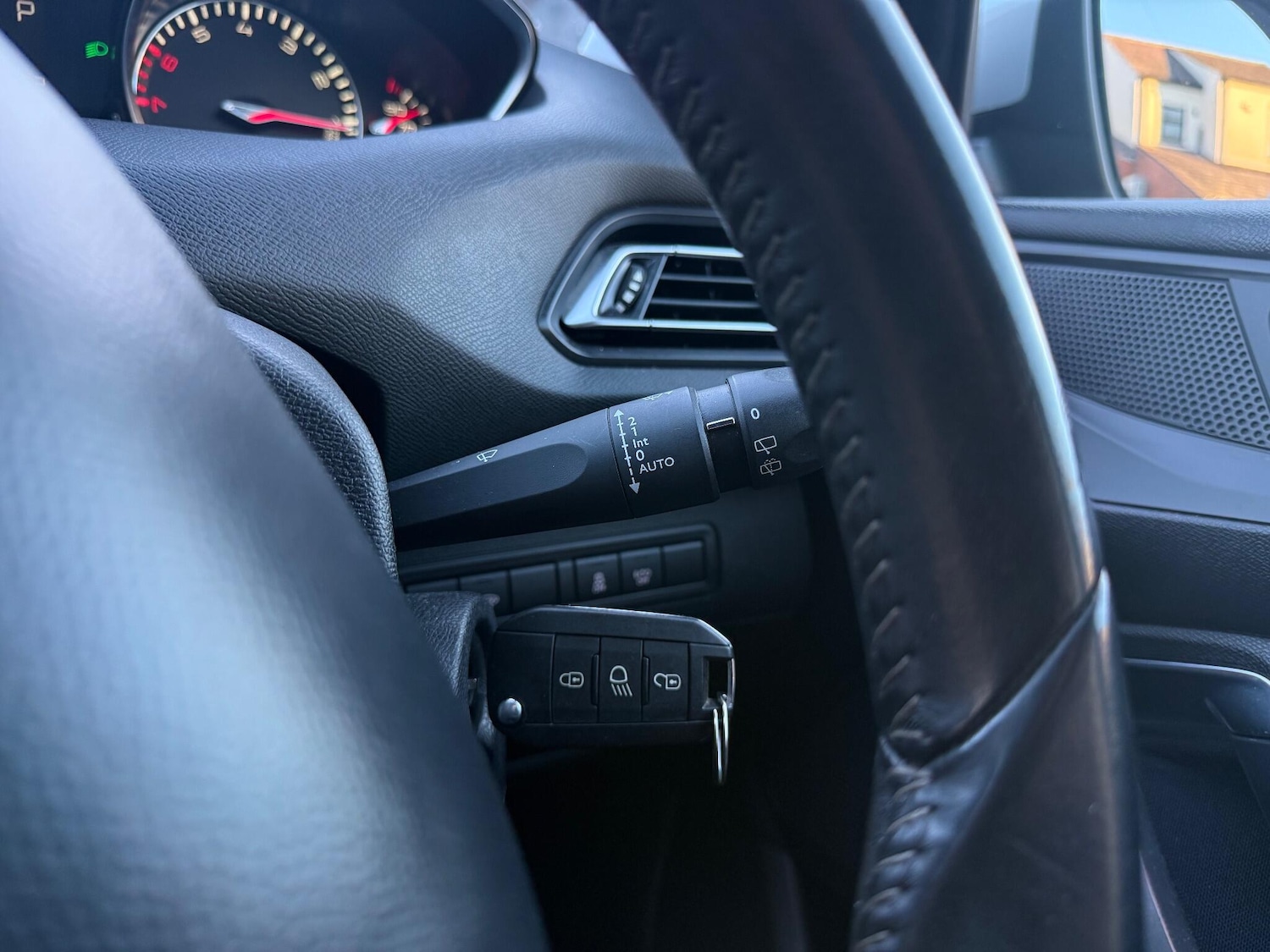 Used Peugeot 308 2015 for sale - 77101671: Photo 40