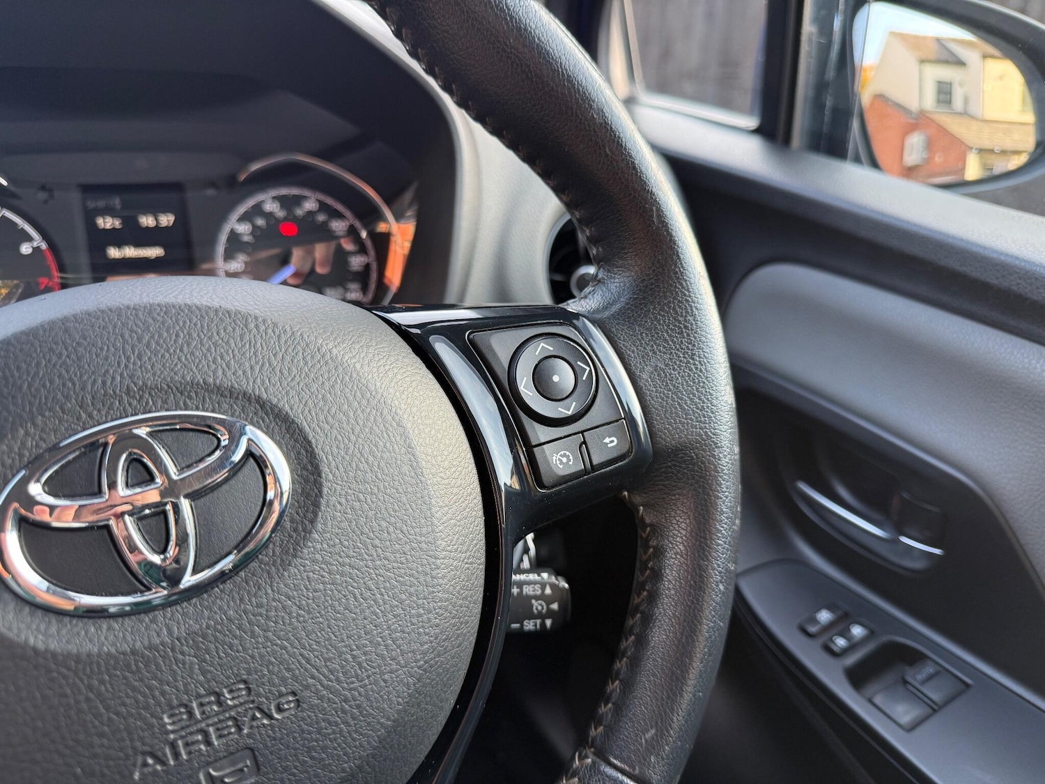 Used Toyota Yaris 2019 for sale - 76201425: Photo 31