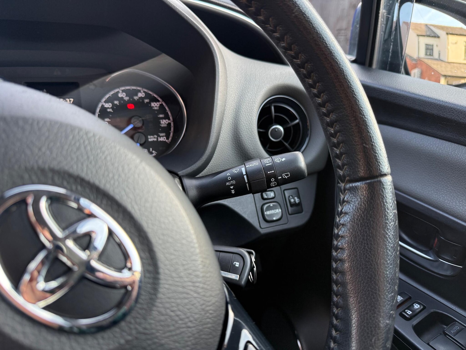 Used Toyota Yaris 2019 for sale - 76201425: Photo 32