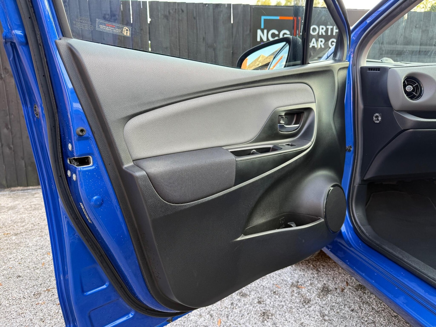 Used Toyota Yaris 2019 for sale - 76201425: Photo 38