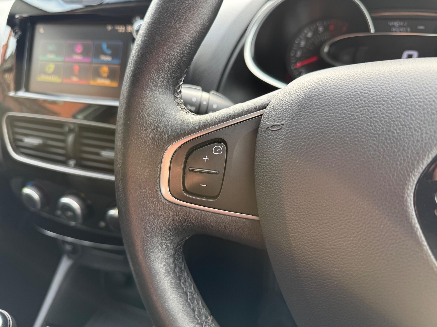 Used Renault Clio 2019 for sale - 76314267: Photo 28