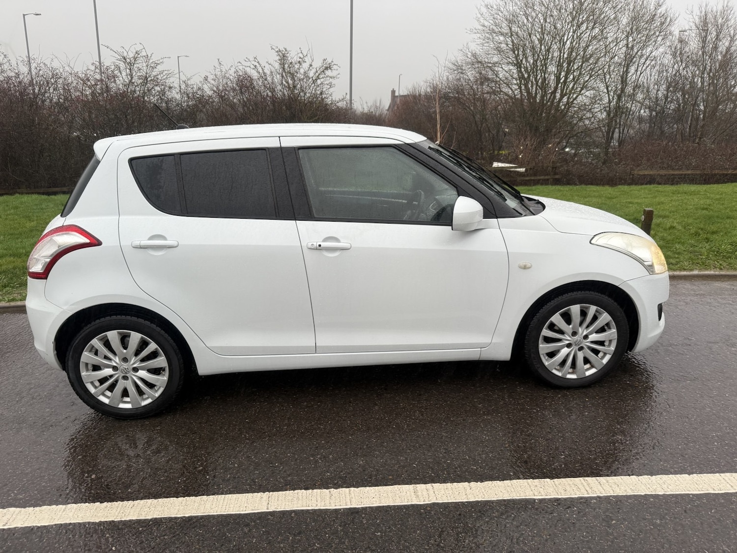 Used Suzuki Swift 2012 for sale - 77508445: Photo 2
