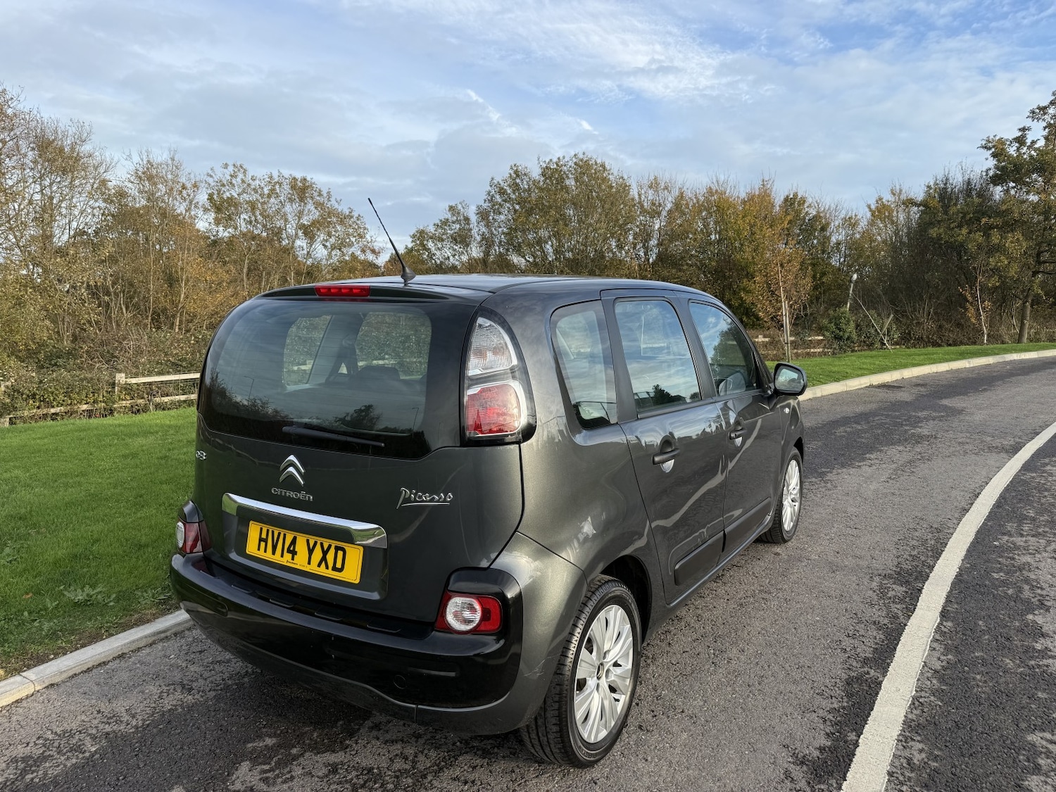 Used Citroen C3 Picasso 2014 for sale - 76497397: Photo 2