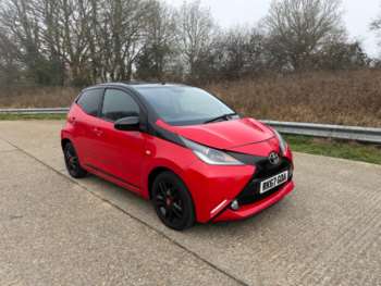 2017 - 1.0 VVT-i x-cite 4 Red Bi-Tone 5-Door