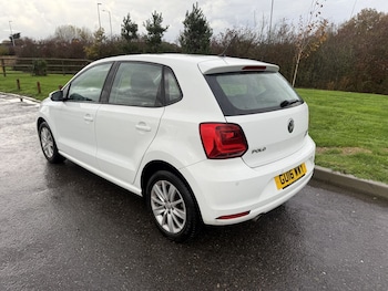 Used Volkswagen Polo 2016 for sale - 76536810: Photo