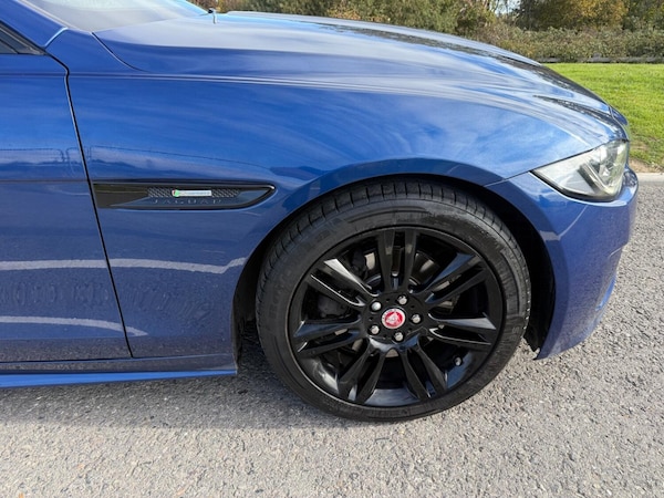 Used Jaguar XE 2016 for sale - 76211867: Photo 2