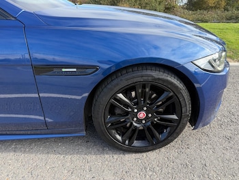 Used Jaguar XE 2016 for sale - 76211867: Photo 2
