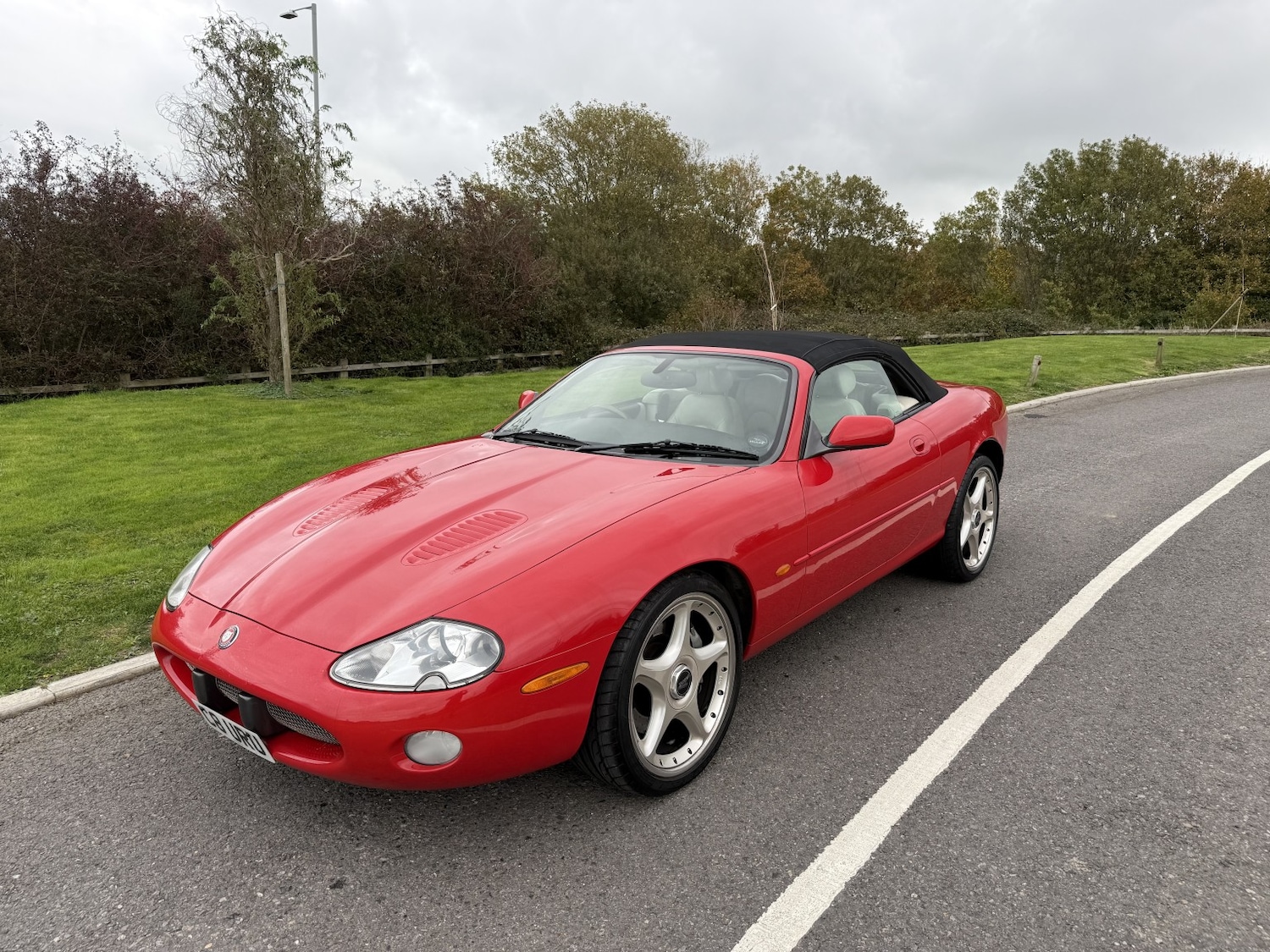 Used Jaguar XKR 2001 for sale - 76504673: Photo 2