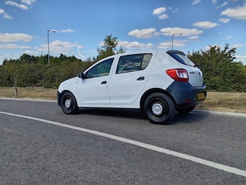 Used Dacia Sandero 2015 for sale - 79395263: Photo