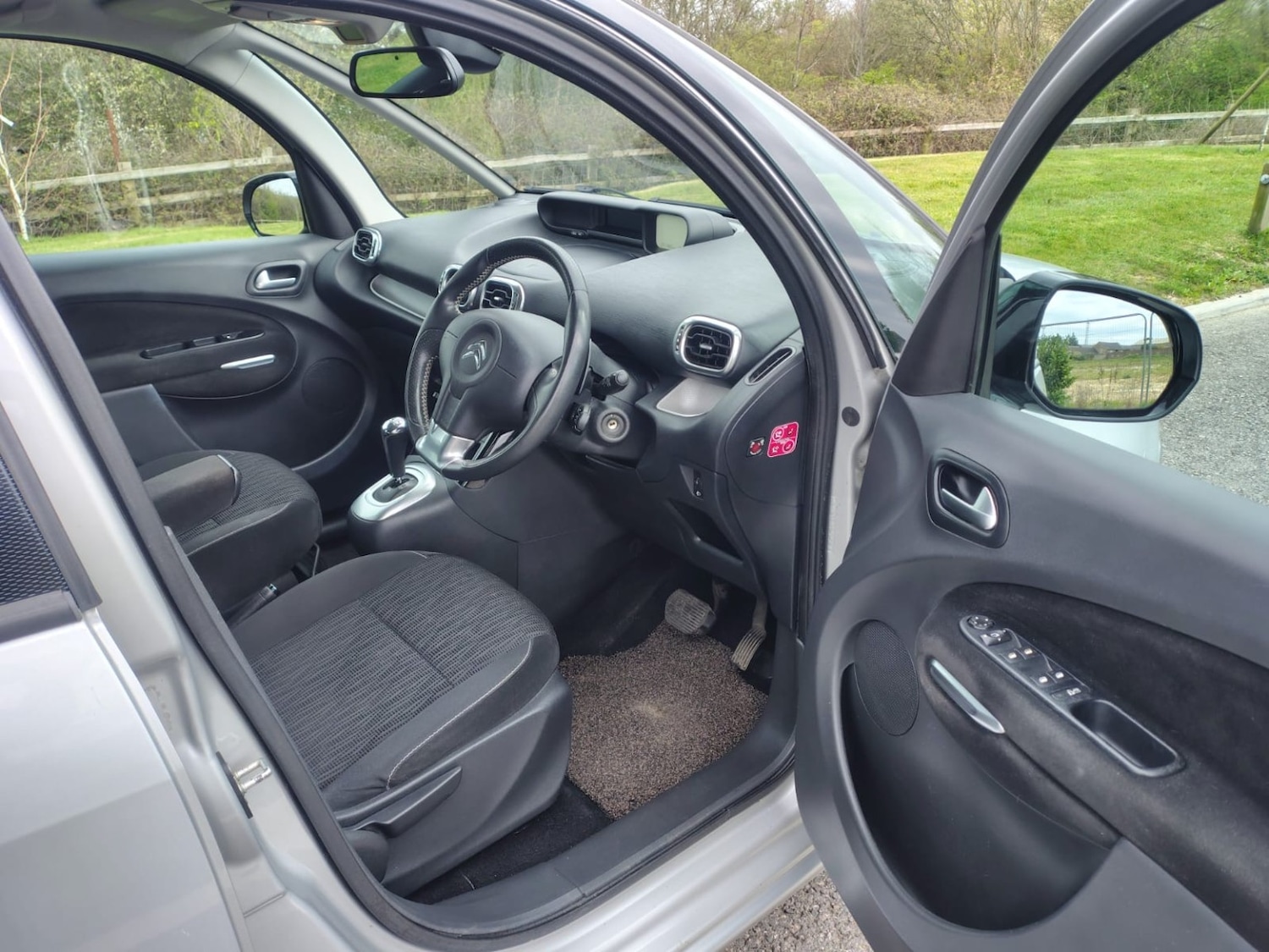 Used Citroen C3 Picasso 2014 for sale - 78139390: Photo 2