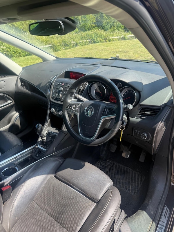 Used Vauxhall Zafira Tourer 2015 for sale - 75711531: Photo 9