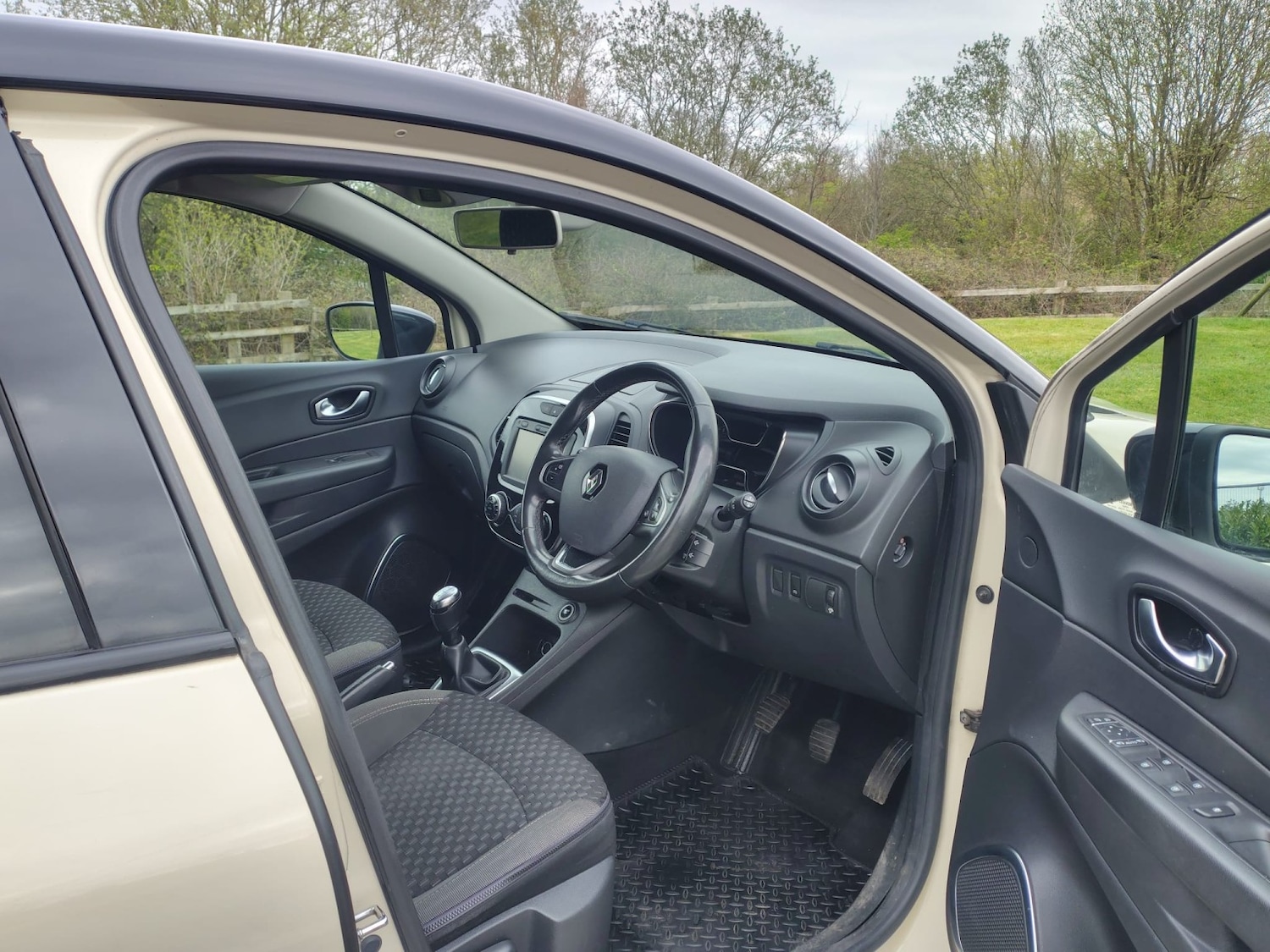 Used Renault Captur 2017 for sale - 78139394: Photo 5