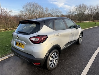 Used Renault Captur 2019 for sale - 77008101: Photo