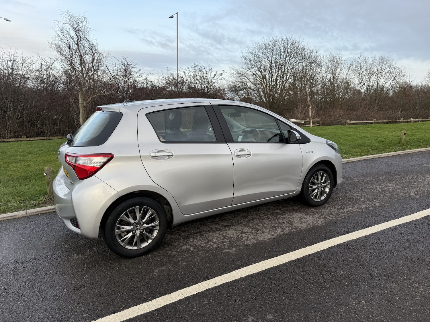 Used Toyota Yaris 2017 for sale - 77233804: Photo 2