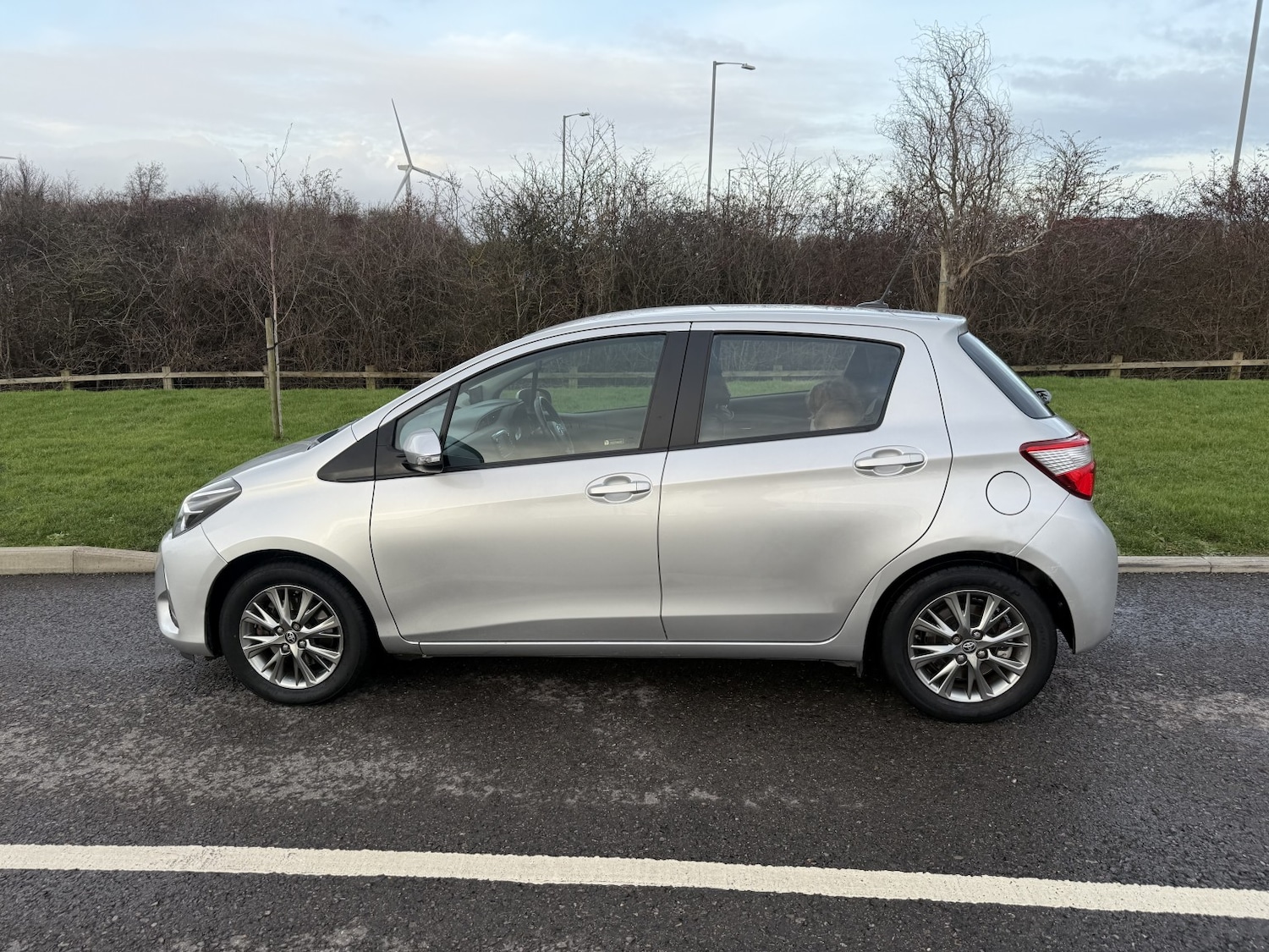 Used Toyota Yaris 2017 for sale - 77233804: Photo 6