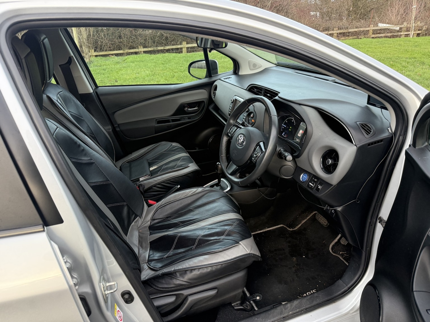 Used Toyota Yaris 2017 for sale - 77233804: Photo 9