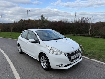 Peugeot - 208