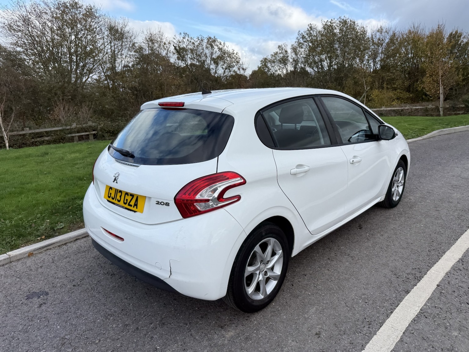 Used Peugeot 208 2013 for sale - 76510895: Photo 2