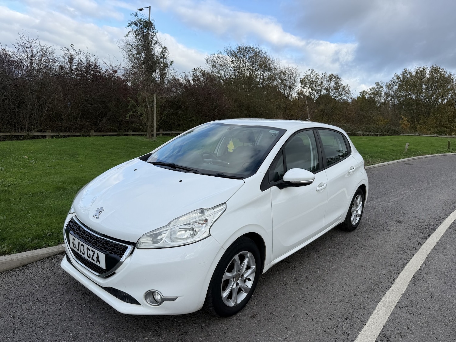 Used Peugeot 208 2013 for sale - 76510895: Photo 3