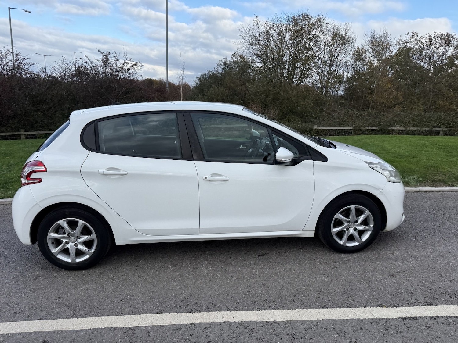Used Peugeot 208 2013 for sale - 76510895: Photo 7