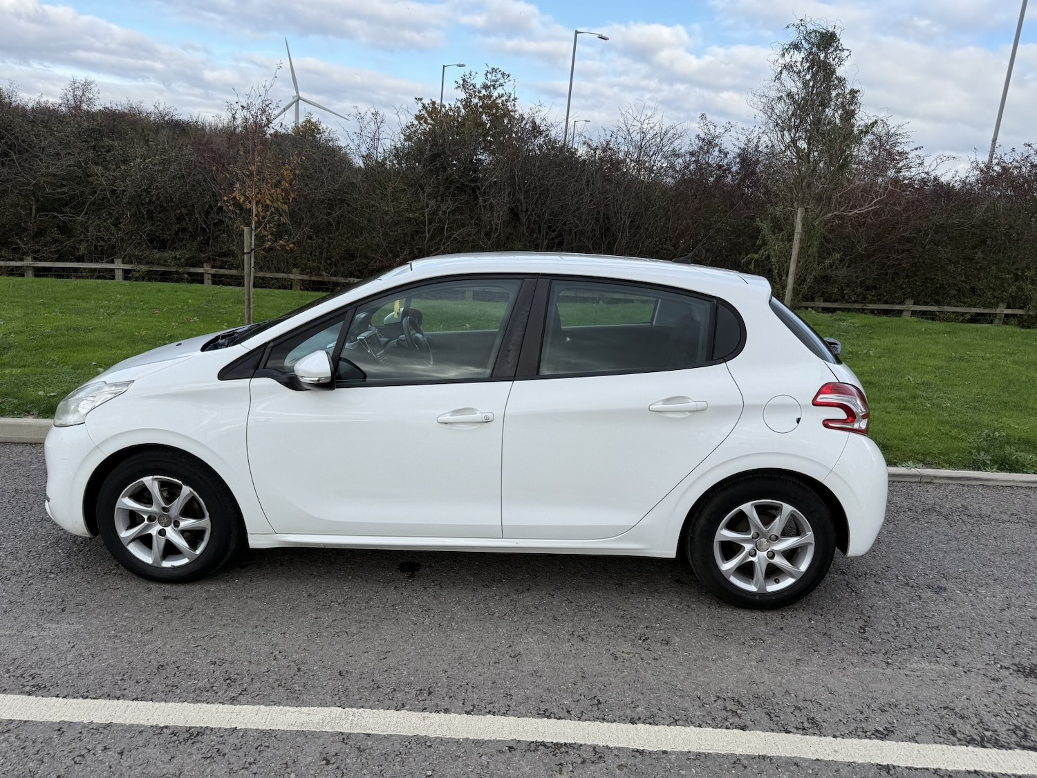 Used Peugeot 208 2013 for sale - 76510895: Photo 8