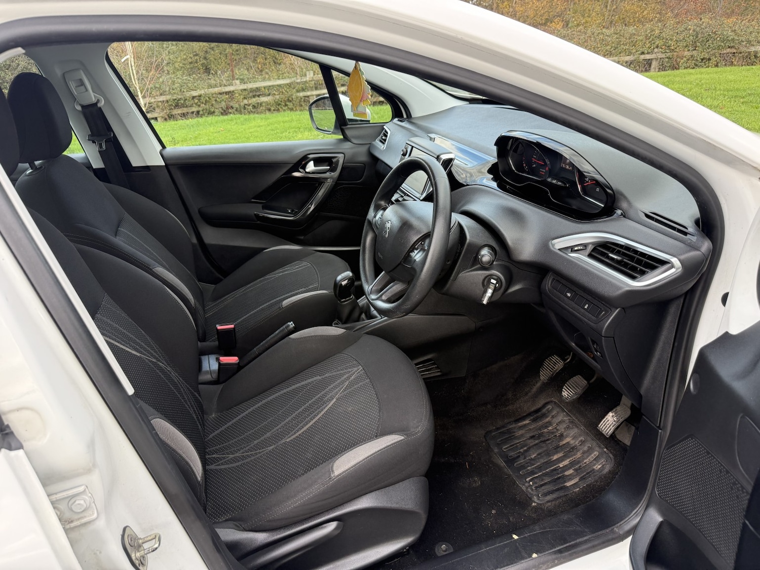 Used Peugeot 208 2013 for sale - 76510895: Photo 9