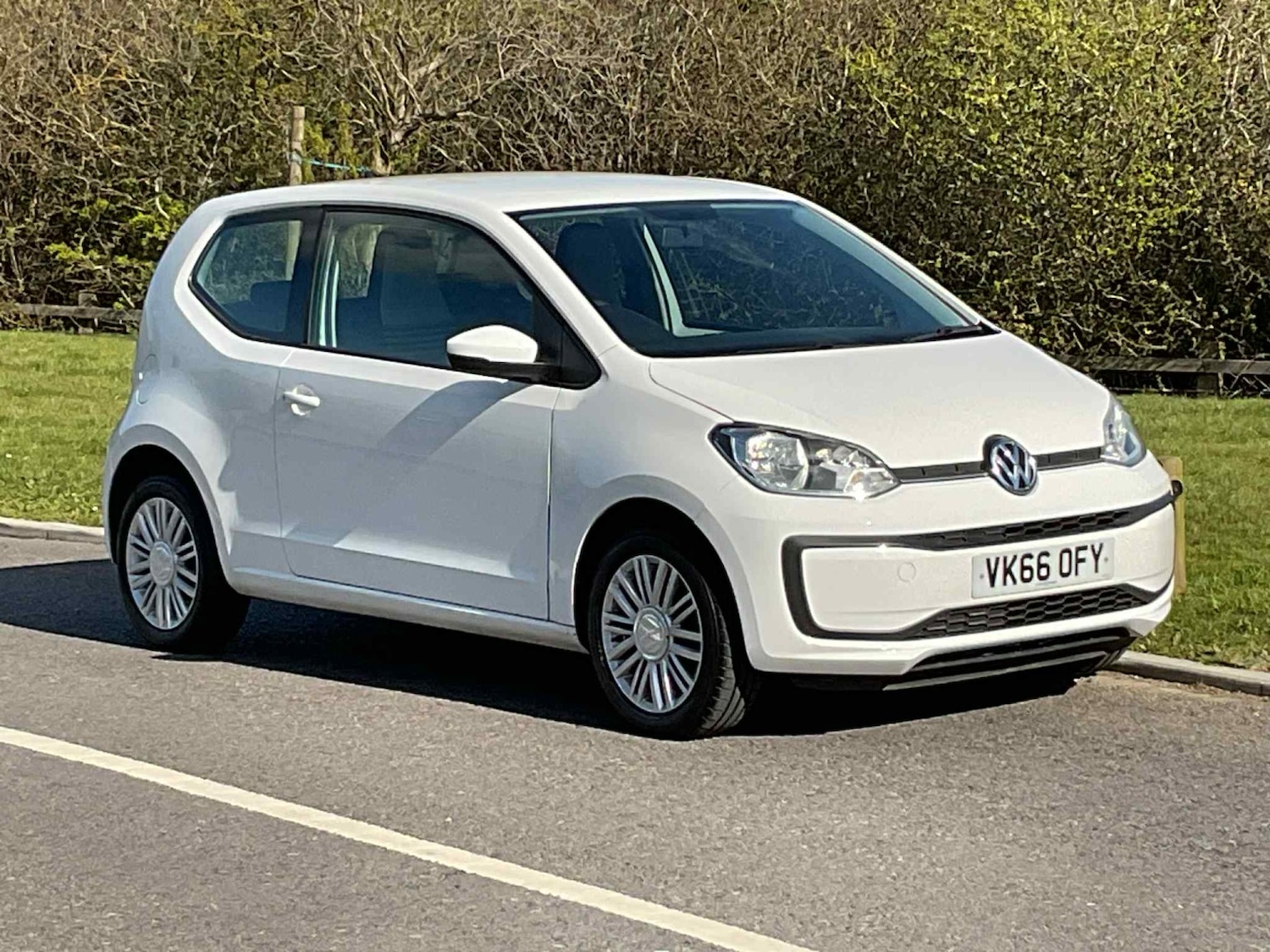 Used Volkswagen up! 2016 for sale - 78139429: Photo 1