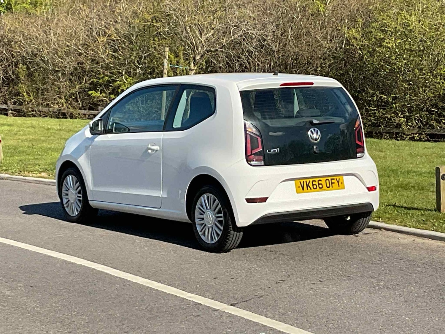 Used Volkswagen up! 2016 for sale - 78139429: Photo 2