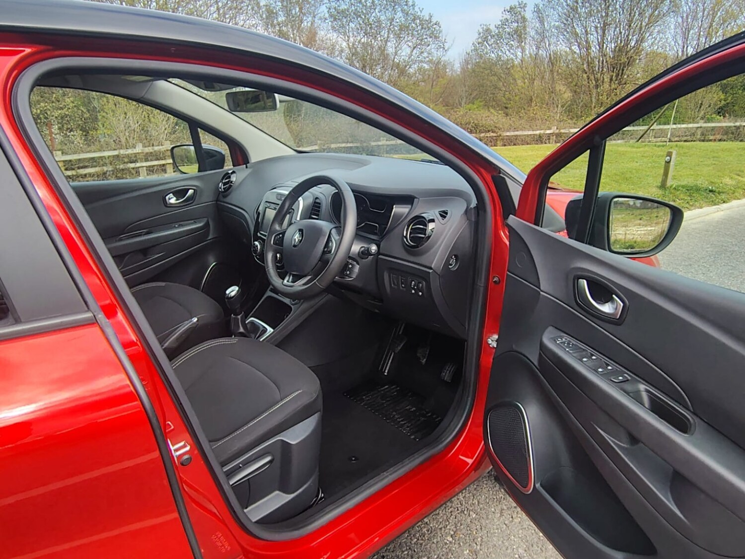 Used Renault Captur 2018 for sale - 78139396: Photo 6