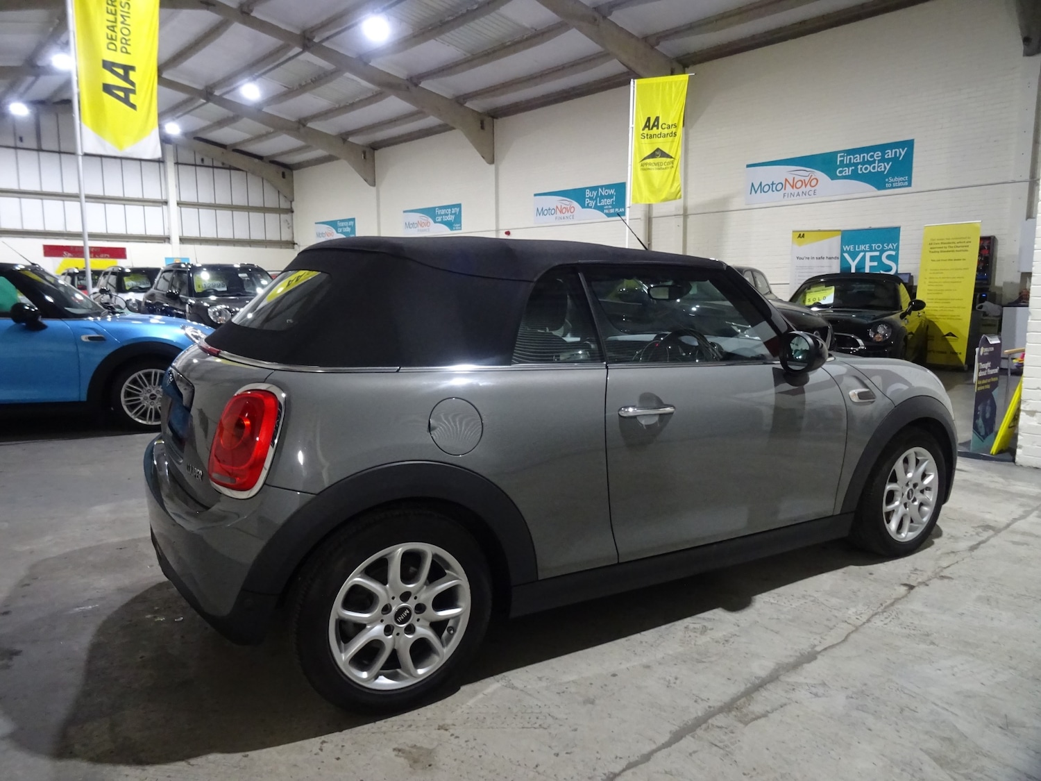 Used MINI Convertible 2017 for sale - 76971592: Photo 13