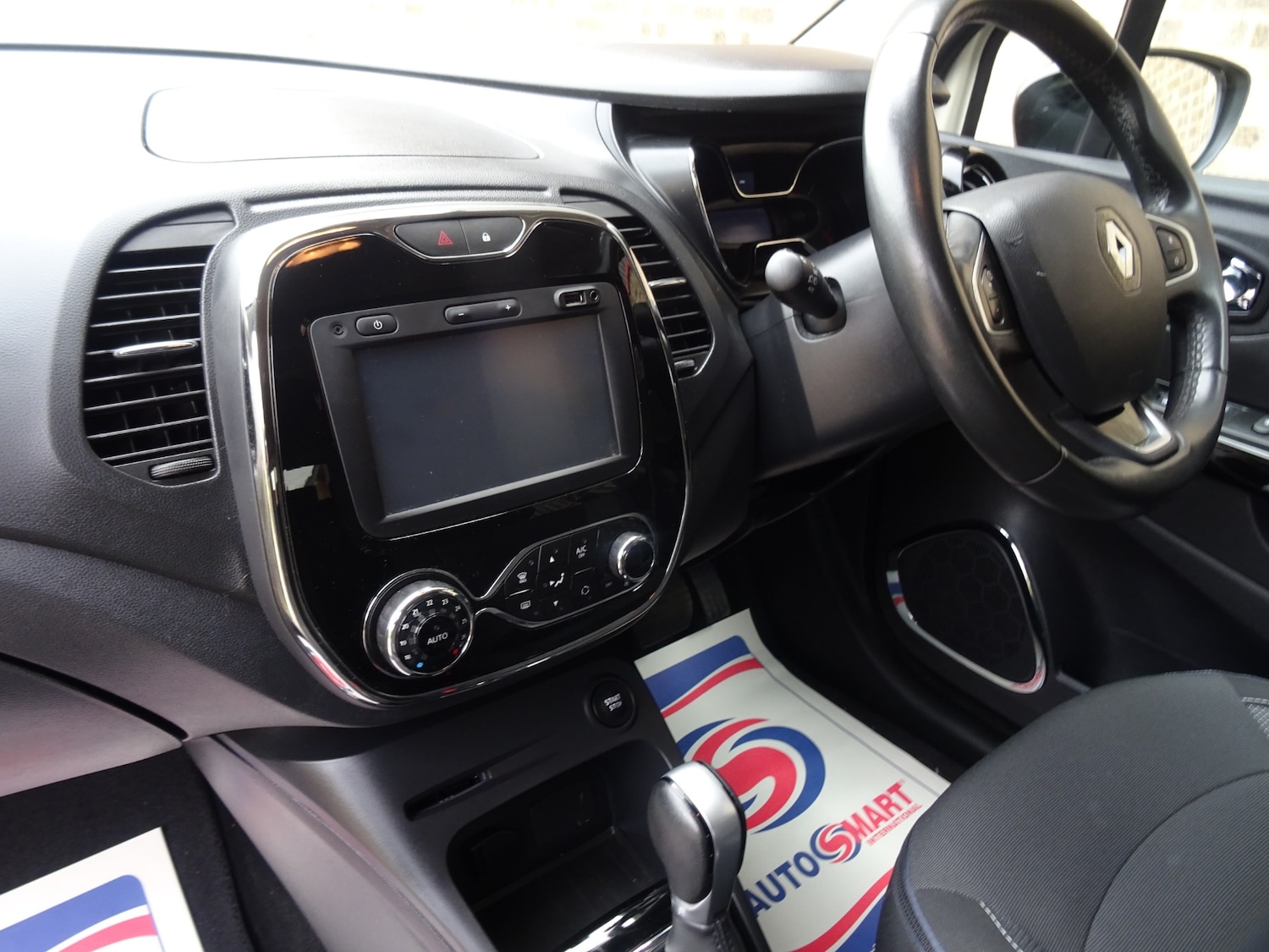 Used Renault Captur 2016 for sale - 76288681: Photo 24