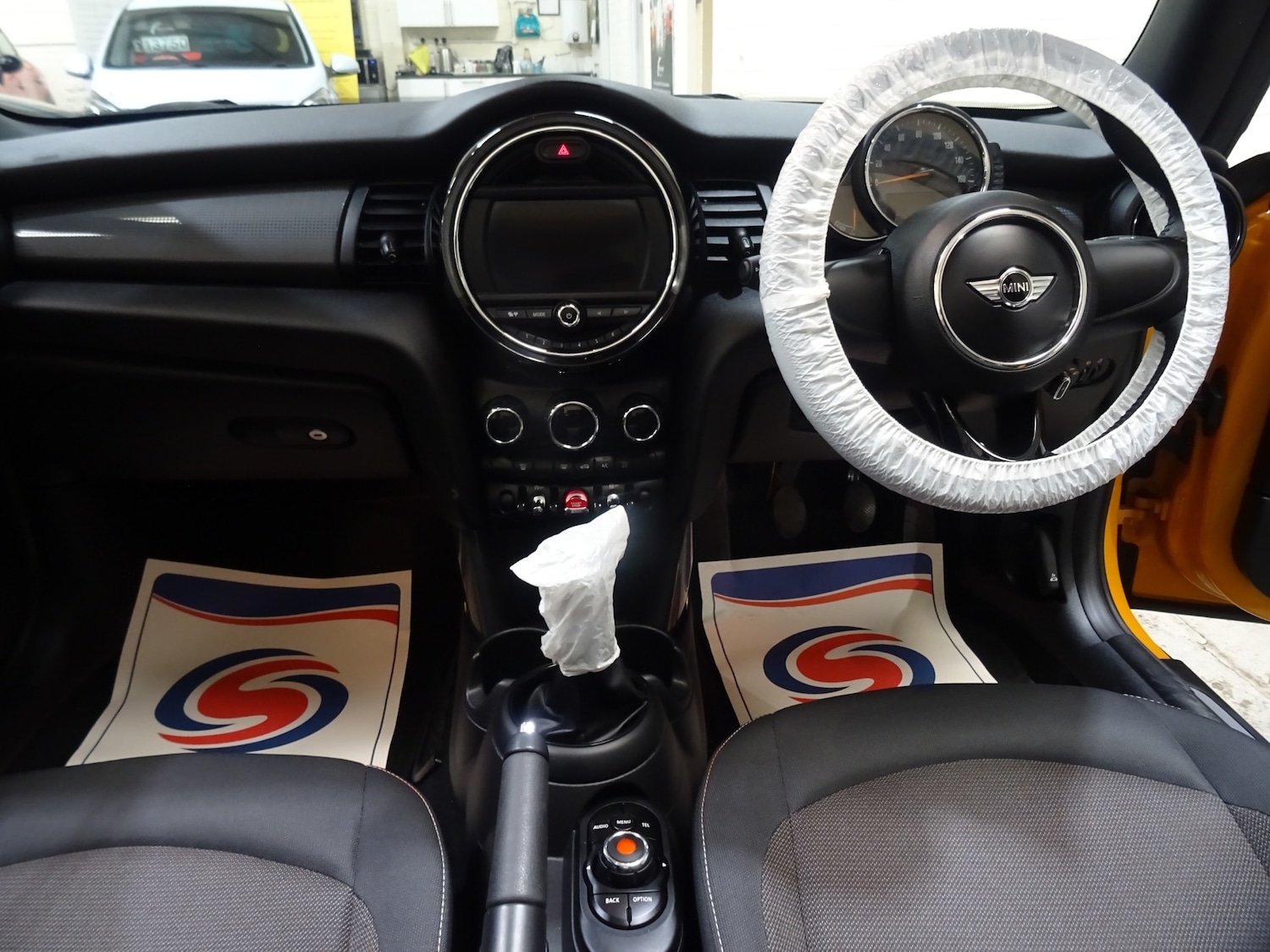 Used MINI Convertible 2017 for sale - 78028195: Photo 2