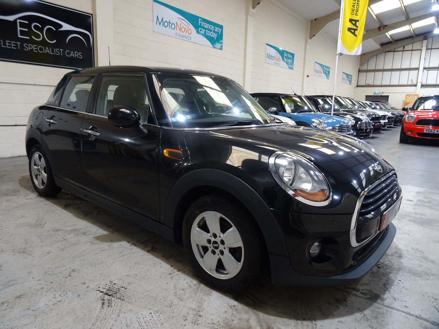 Used MINI Hatch 2017 for sale - 76612597: Photo 1
